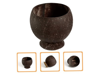 एक नारियल के कटोरे का सेट जो स्टैंड के साथ वियतनामी कटोरे के लोगो कवर के समान दिखता है